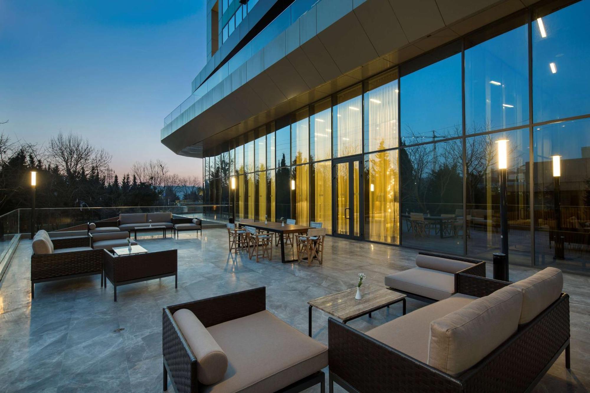 Hilton Garden Inn Istanbul Ataturk Airport Exterior photo